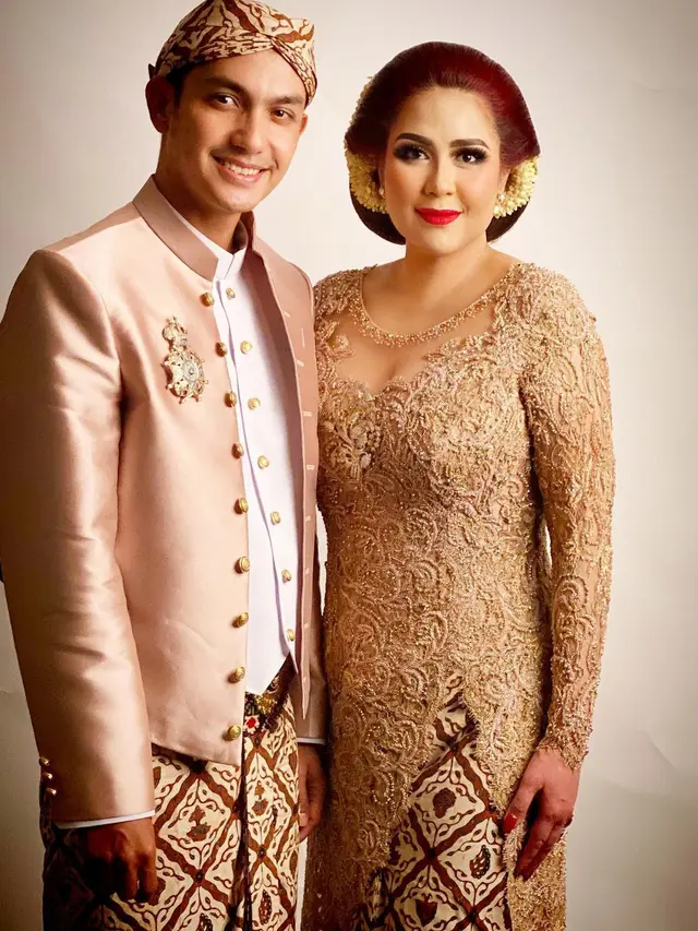 Potret mesra Gunawan dan istri