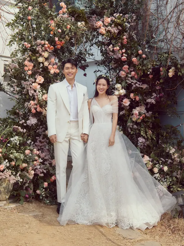 Foto pernikahan Hyun Bin - Son Ye Jin. (VAST Entertainment via Soompi)