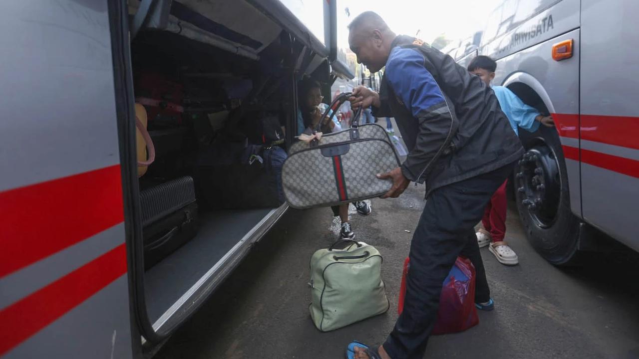 FOTO: Ribuan Pemudik Berangkat dari Masjid Istiqlal Melalui Program Mudik Gratis