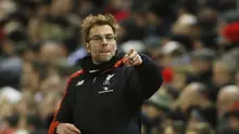 Pelatih Liverpool  Juergen Klopp memberikan instruksi kepada anak asuhnya saat melawan Manchester City pada lanjutan Liga Inggris pekan ke-28 di Stadion Anfield, Liverpool, Kamis (3/3/2016) dini hari WIB. (Reuters/Lee Smith)
