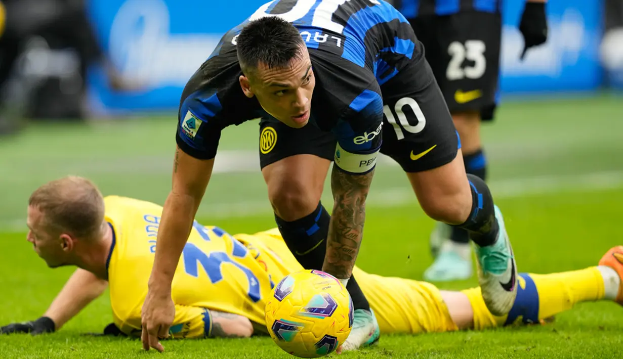 Inter Milan sempat membuat fans bersorak di menit ke-48. Lautaro Martinez cetak gol tapi dia dinilai sudah berdiri offside. (AP Photo/Antonio Calanni)