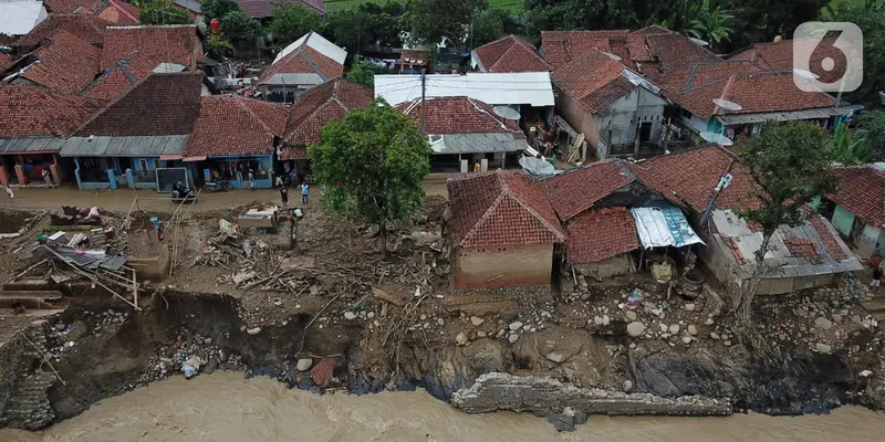 Sinergi BUMN Bantu Korban Bencana Banjir dan Tanah Longsor