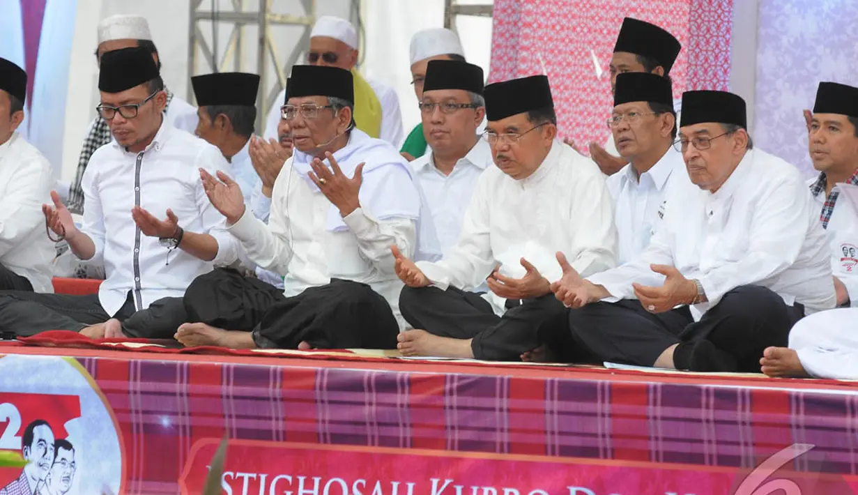 Jusuf Kalla ikut Istighosah Kubro di Parkir Timur Senayan tanpa Jokowi (Liputan6.com/Herman Zakharia)