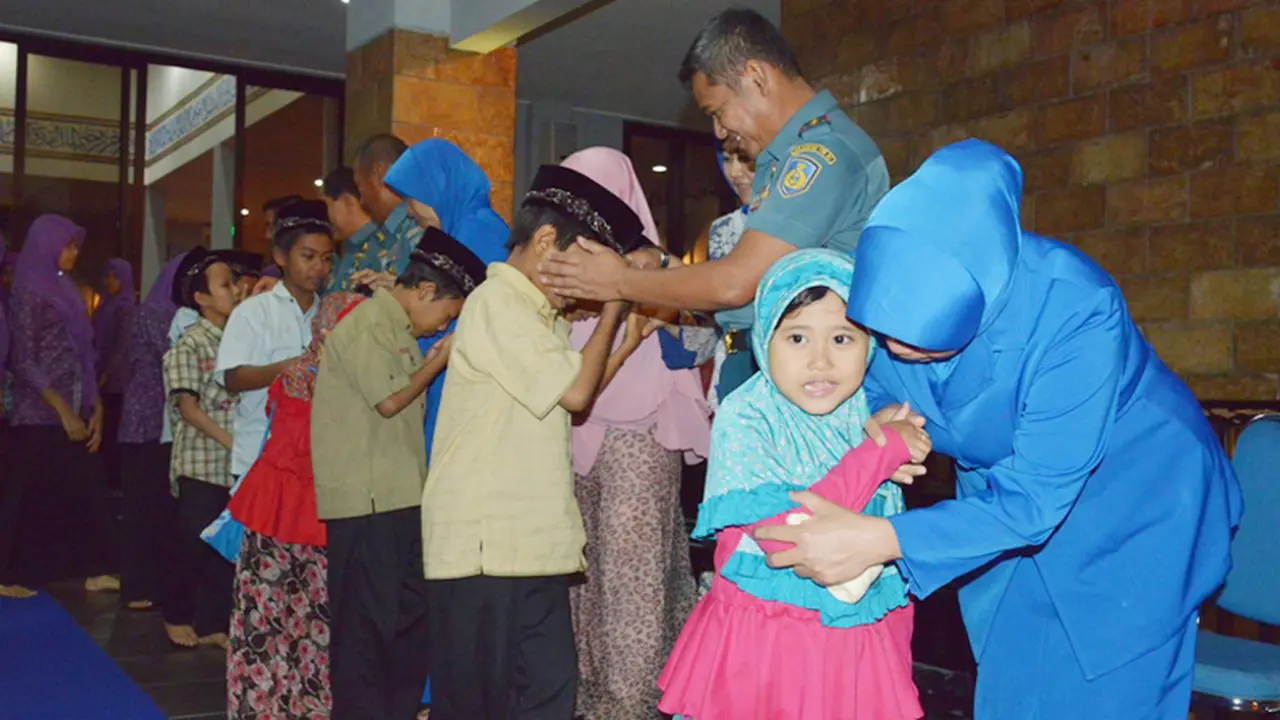  Gubernur AAL Santuni Anak Yatim Piatu Darul HIkmah