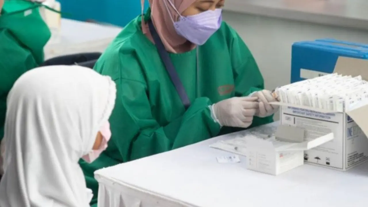 Kementerian Kesehatan (Kemenkes) mengingatkan masyarakat Indonesia, agar waspada karena telah menemukan sejumlah  pasien terkonfirmasi COVID-19 varian Arcturus.