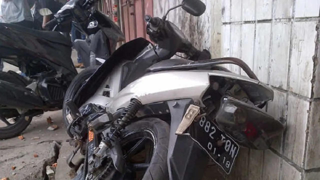 20150820-kerusuhan kampung pulo-jakarta-motor