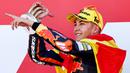 Baru satu musim di Moto2, Raul Fernandez langsung naik kelas MotoGP tahun ini. Saat Moto2 2021, Raul Fernandez menjadi rookie dan langsung bertengger sebagai runner-up.