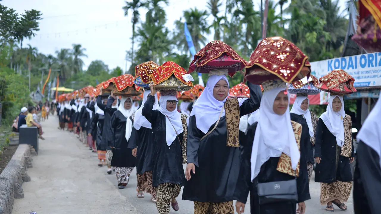 Kementerian Kebudayaan melalui Direktorat Perfilman Musik dan Media dukung Tradisi Bakaua yang menjadi perhatian dalam Festival Alek Mandeh di Perkampungan Adat Nagari Sijunjung, Kabupaten Sijunjung, Sumatera Barat (Sumbar).
