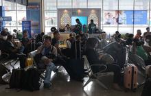FOTO: H-4 Lebaran, Ribuan Pemudik Padati Terminal Pulo Gebang