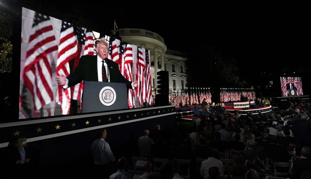 Presiden Amerika Serikat Donald Trump menyampaikan pidato pada hari keempat Konvensi Nasional Partai Republik di Gedung Putih, Washington DC, Amerika Serikat, Kamis (27/8/2020). (AP Photo/Alex Brandon)
