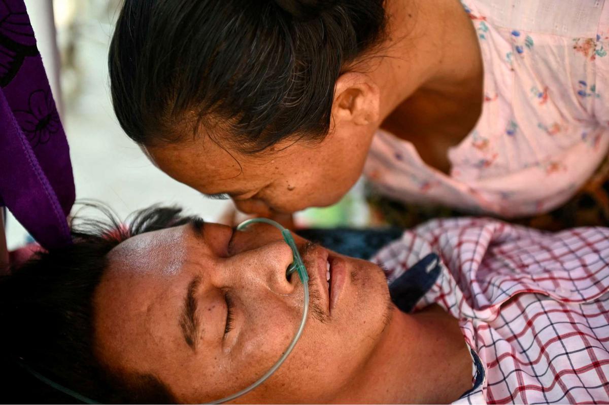 Pria Myanmar diselamatkan hidup-hidup setelah 5 hari tertimbun reruntuhan hotel akibat gempa