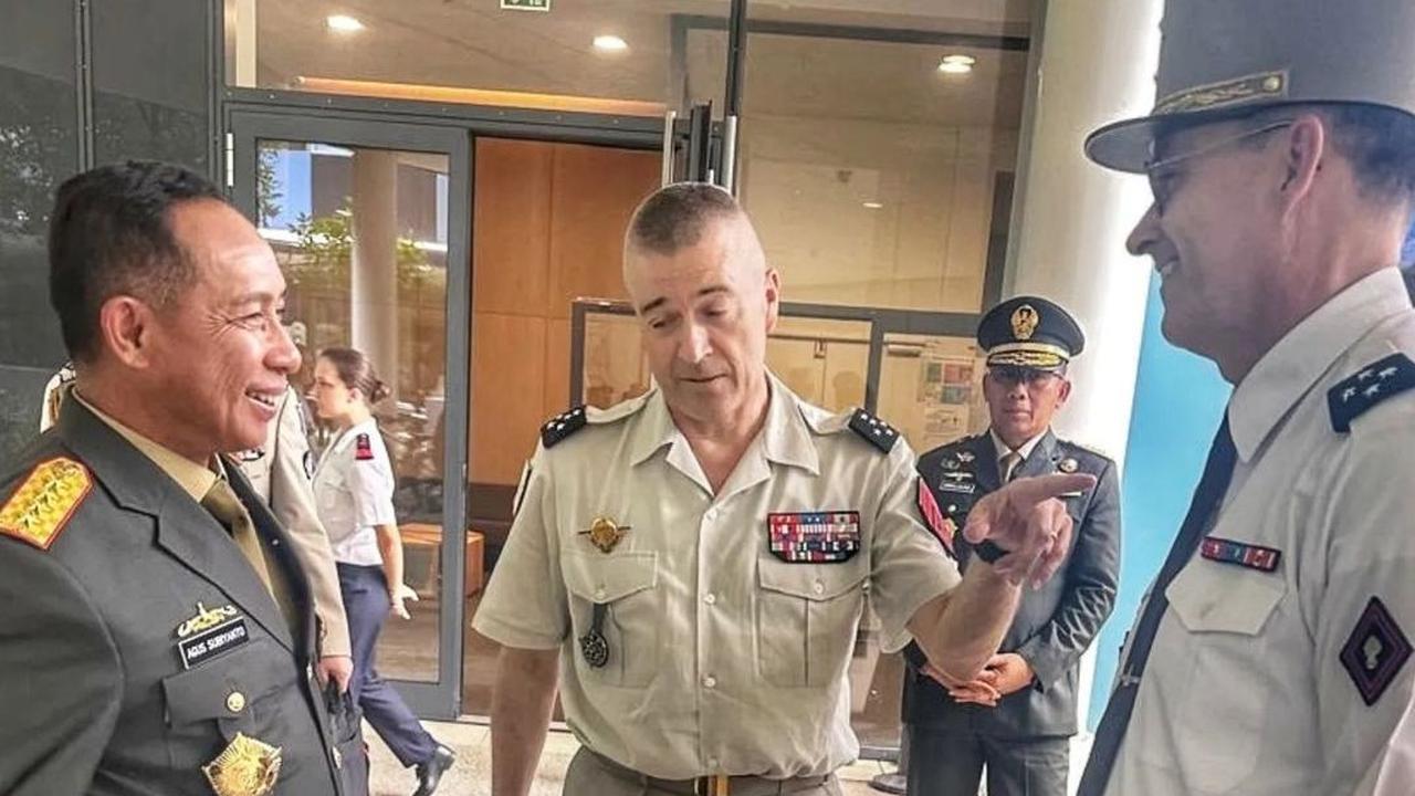 Lebih lanjut, Agus berkesempatan mengunjungi Markas Angkatan Bersenjata Perancis di sela-sela kegiatan. <br>