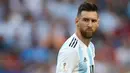 Pemain depan Argentina, Lionel Messi saat melawan Prancis dalam Piala Dunia di Kazan Arena, Kazan, Rusia, 30 Juni 2018. Messi masuk dalam kandidat pemain terbaik FIFA 2018. (AFP PHOTO/Roman Kruchinin)