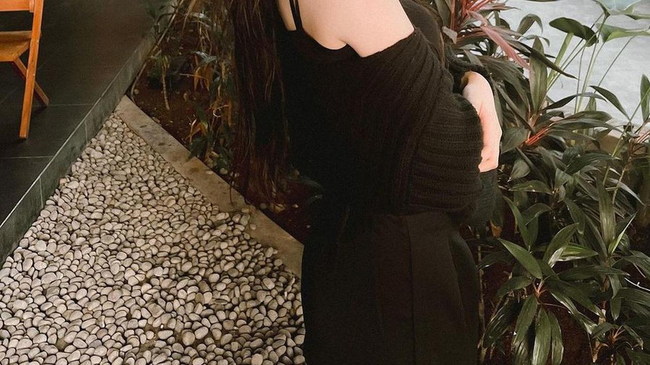 Curi Perhatian Usai Jadi Model MV Fadil Jaidi, 8 Foto Nita Vior BA Onic Esport!