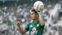 Bek kiri Persebaya Surabaya, Mikael Alfredo Tata. (Bola.com/Aditya Wany)