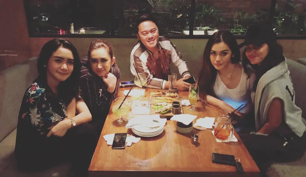 Salah satu yang hadir dalam acara itu adalah penyanyi dangdut Cita Citata. Meski turut hadir dalam acara itu, ia tidak mau berkomentar lebih jauh. (Instatgram/cita_citata)