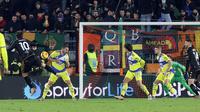 Juventus hanya mampu bermain imbang 1-1 kontra Venezia pada laga pekan ke-17 Serie A di Stadio Pierluigi Penzo, Minggu (12/12/2021) dini hari WIB. (Paola Garbuio/LaPresse via AP)