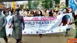 Pawai Hari Jadi Teater