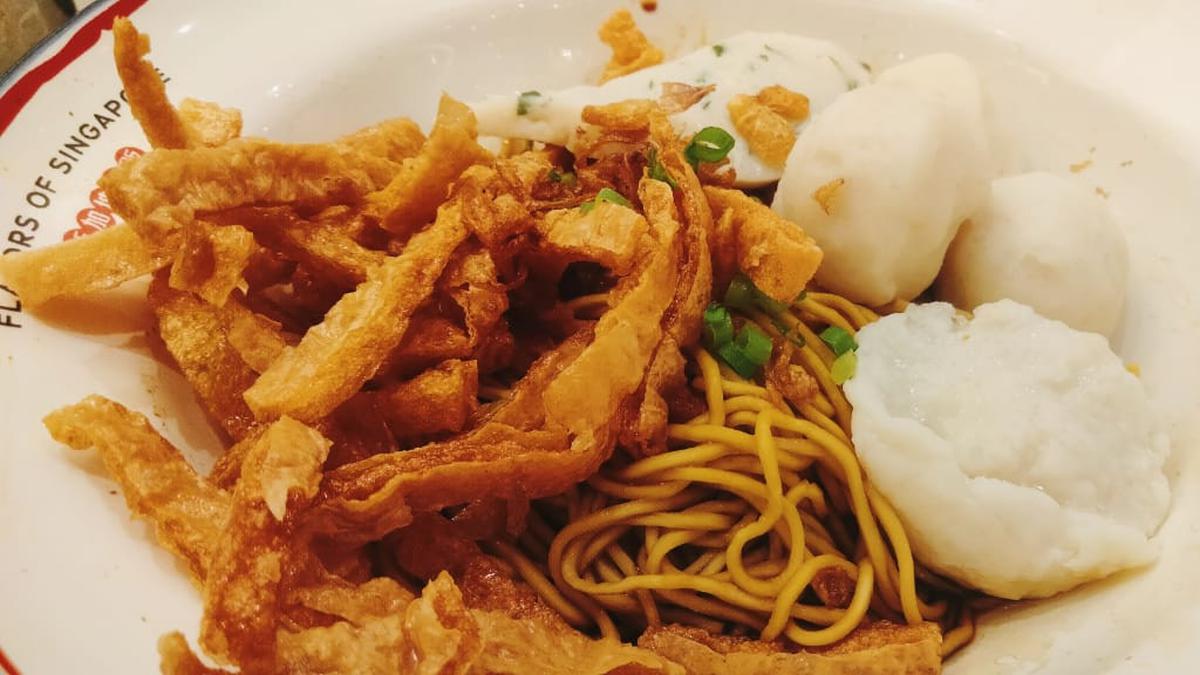 Unik, Insinyur di Singapura Jualan Mi Hokkien yang Dimasak oleh Robot