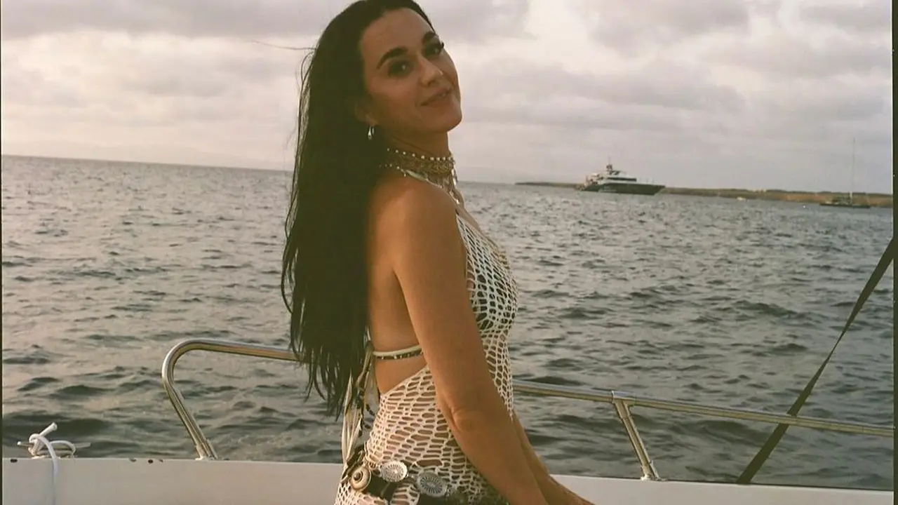 Video Klip Katy Perry Direkam di Bukit Pasir Dilindungi Spanyol Tanpa Izin, Diduga Merusak Lingkungan