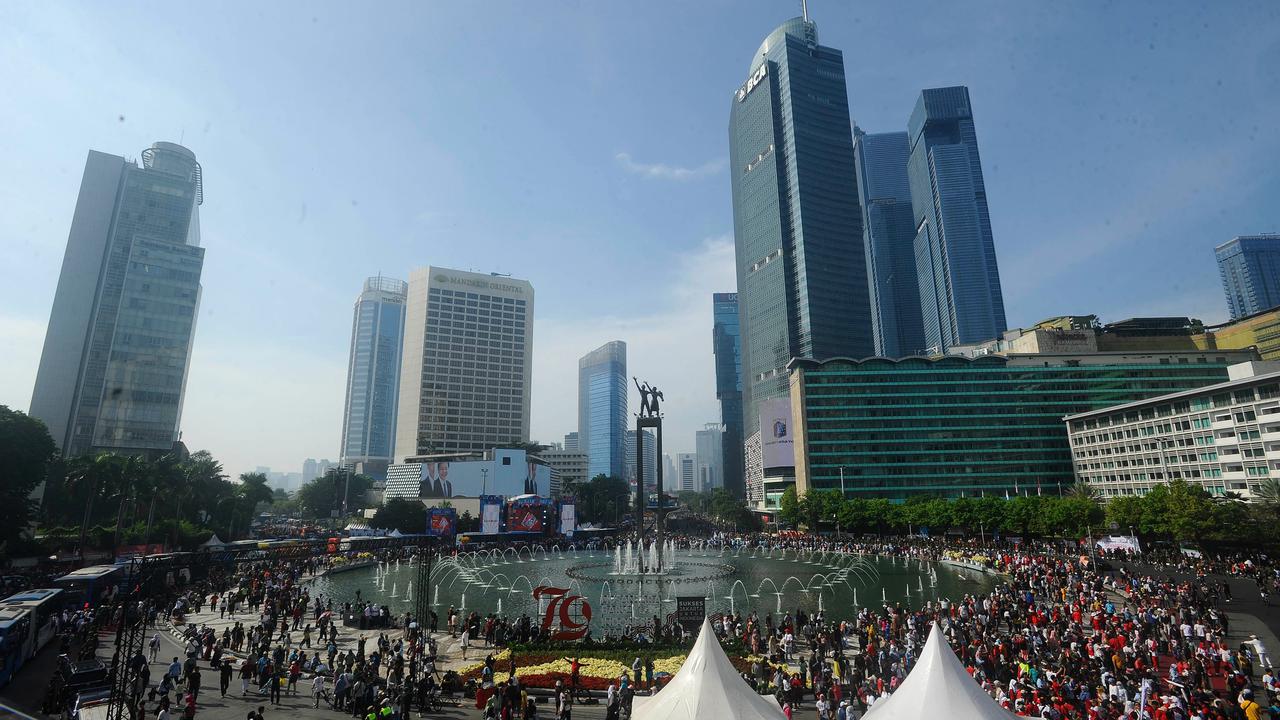Antusiasme Ribuan Orang Padati Panggung Pesta Rakyat Pelantikan Prabowo di Bundaran HI
