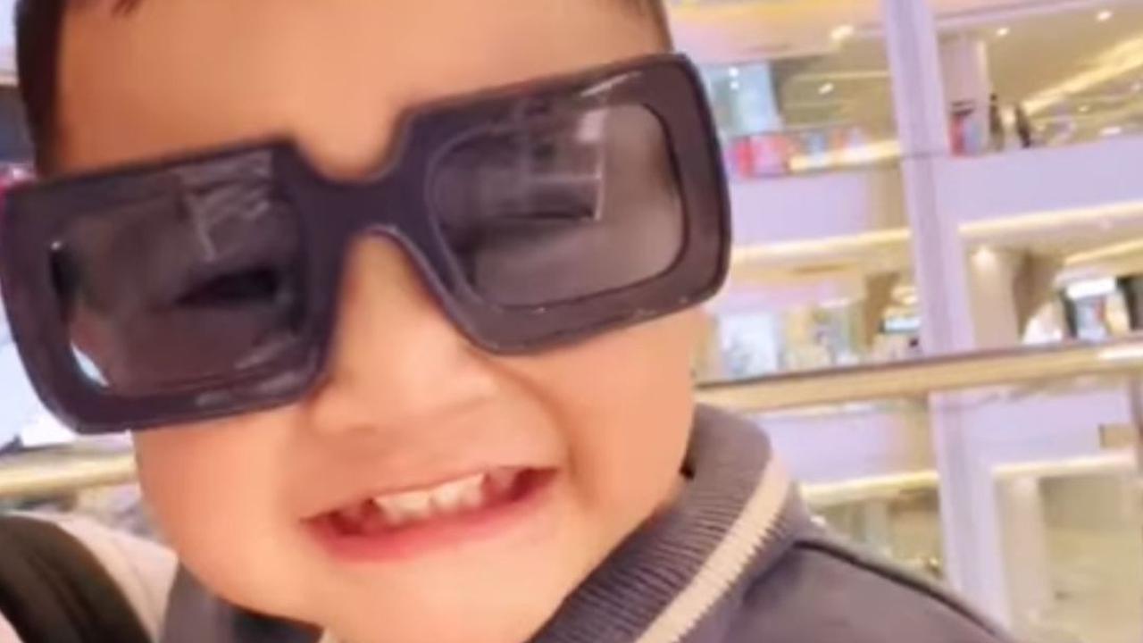 Rayyanza yang sudah bisa berbicara mengucapkan terima kasih kepada sang nenek.<br>