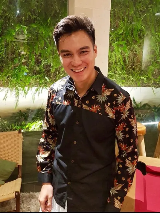 "Enggak (kaget). Gue mah udah tahu. Udah dikasih tahu (soal pernikahan)," kata Baim Wong di Metropole XXI, kawasan Cikini, Jakarta Pusat, Senin (5/3/2018). (Instagram/baimwong)