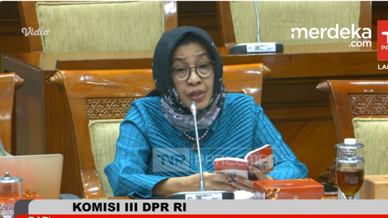VIDEO: Dosen Pembimbing Ganjar Tegas Putusan Pemisahan Pemilu Tak Sesuai Konstitusi "Tampaknya Tujuan MK"
