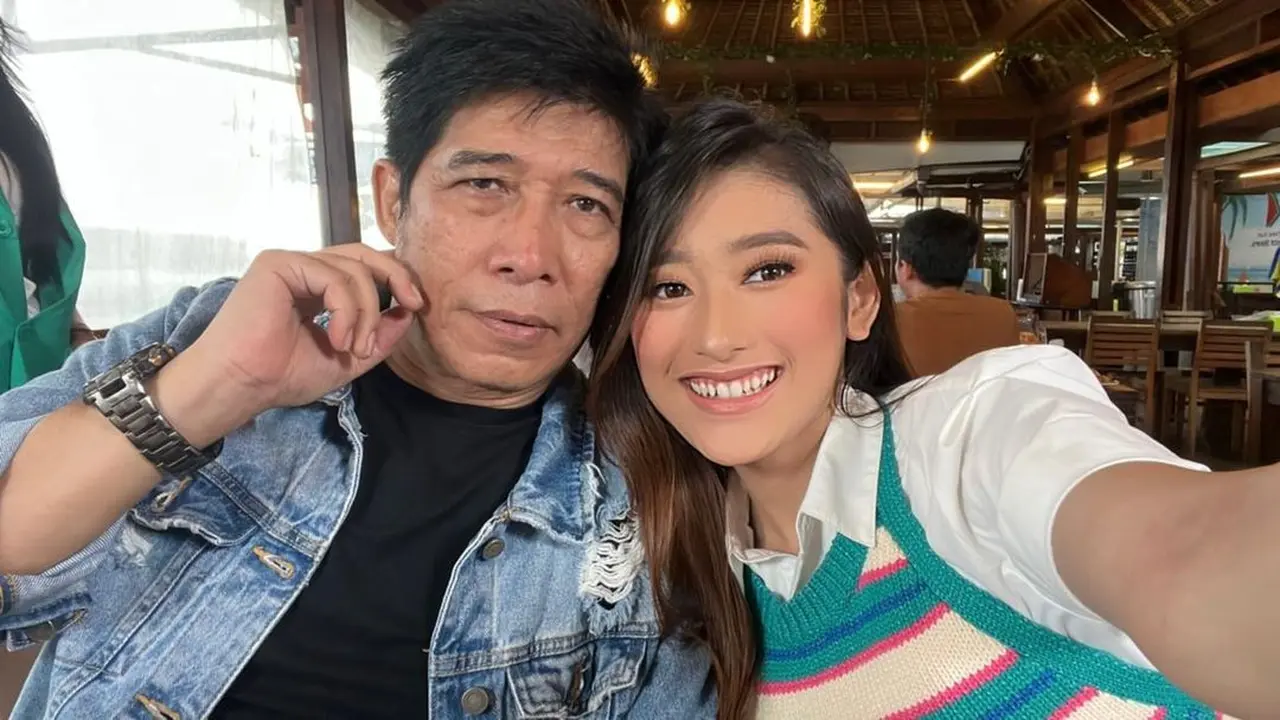 Bapak Artis dan Anak Perempuan
