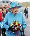 Ratu Inggris Elizabeth II saat menghadiri peresmian jembatan Queensferry, Skotlandia, Minggu (4/9). Pembangunan jembatan ini telah menghabiskan lebih dari 22,6 Triliun rupiah. (Andrew Milligan/PA via AP)