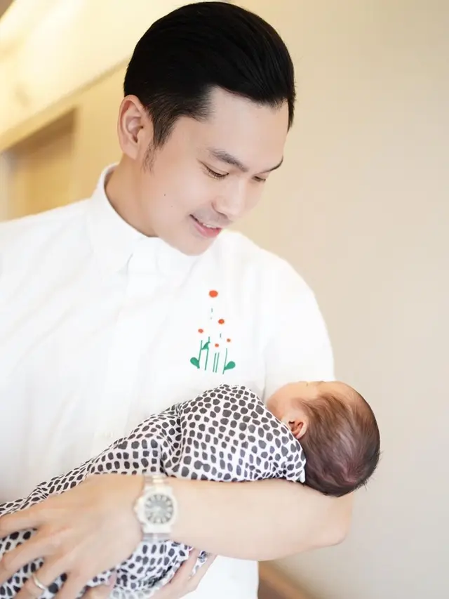 Momen Manis Sandra Dewi dan Suami Pasca Kelahiran Anak Kedua (sumber: instagram/@sandradewi88)