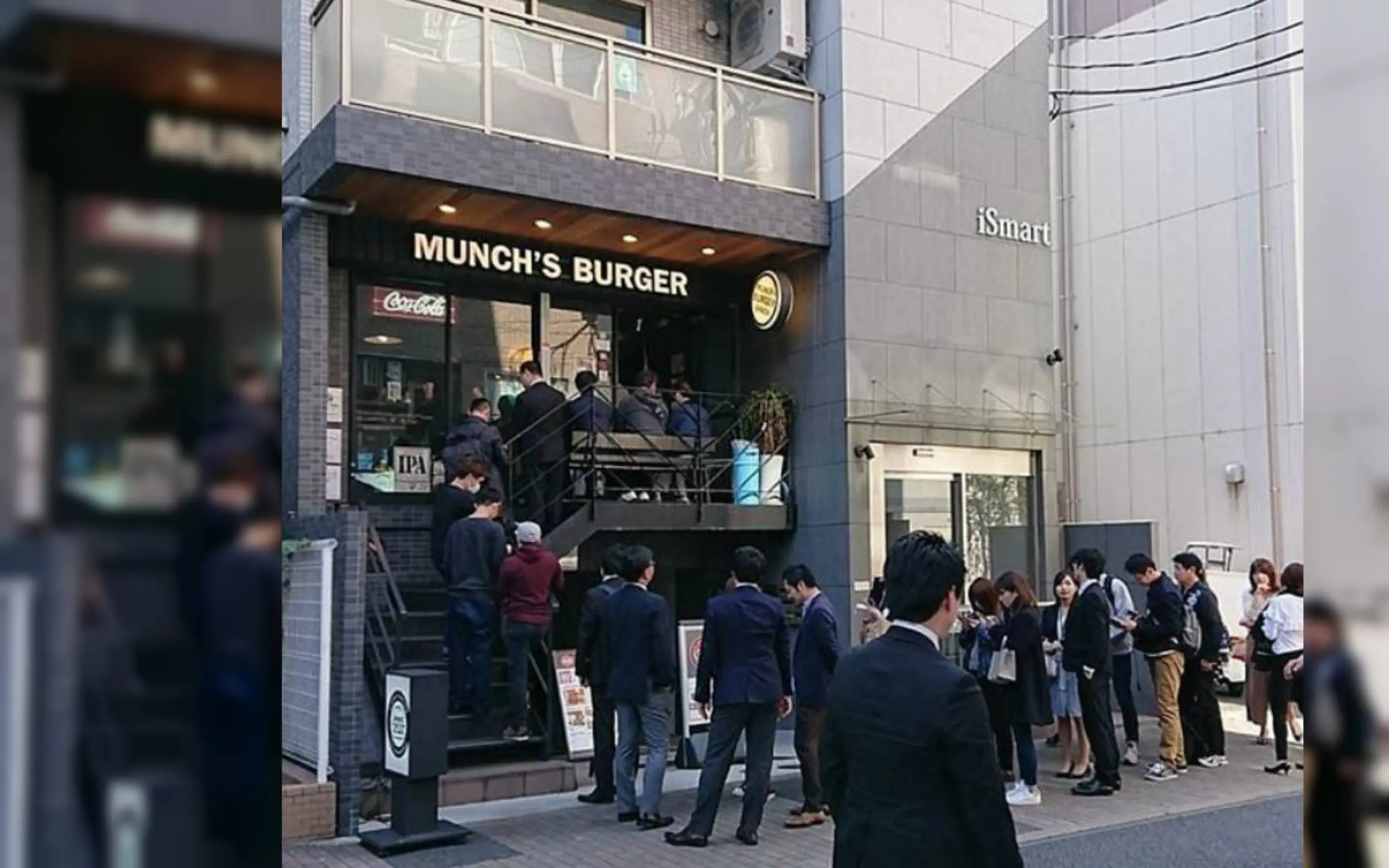 'Virus' Hambuger Donald Trump Melanda Jepang (Restoran Munch's)