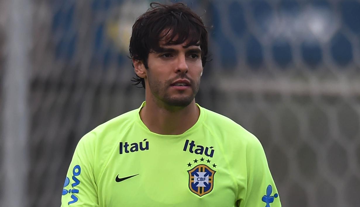 Gelandang Brasil, Kaka mengikuti pemusatan latihan jelang laga penyisihan Piala Dunia 2018 melawan Argentina di Sao Paulo, Brasil, Selasa (10/11/2015). (AFP Photo/Nelson Almeida)
