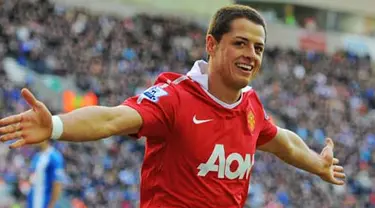 Striker MU Javier Hernandez usai mencetak gol ke gawang Wigan yang digilas 4-0 dalam lanjutan Liga Premier di DW Stadium, 26 Februari 2011. AFP PHOTO/ANDREW YATES