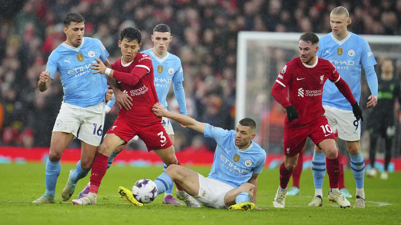 Gelandang Liverpool, Wataru Endo.