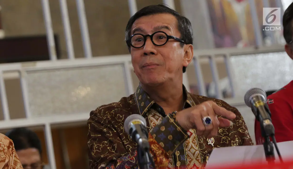 Menteri Hukum dan HAM, Yasonna Laoly saat menyampaikan keterangan terkait penundaan pengesahan RUU KUHP di Graha Pengayoman Kementerian Hukum dan HAM, Jakarta, Jumat (20/9/2019). Menkumham juga mengklarifikasi beberapa isu terkait draft RUU KUHP. (Liputan6.com/Helmi Fithriansyah)