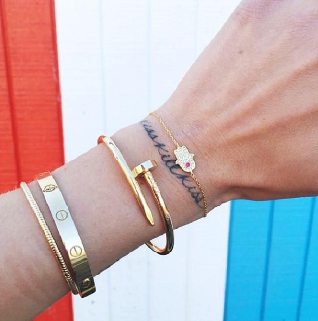 Inspirasi Gaya Tumpuk Aksesori ala Selebritas yang Patut Dicoba (Foto: Instagram/@chiaraferragni)