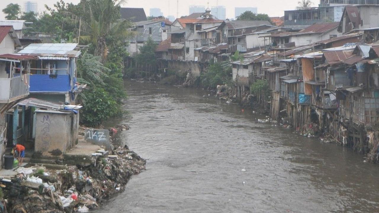 Pempov DKI Jakarta telah berupaya melakukan berbagai program untuk mengatasi kemiskinan. Namun, tantangan yang dihadapi tidaklah mudah. Foto: merdeka.com / Imam Buhori<br>