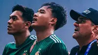 Kiper muda Persik Kediri, Husna Al Malik (tengah). (Bola.com/Gatot Sumitro)