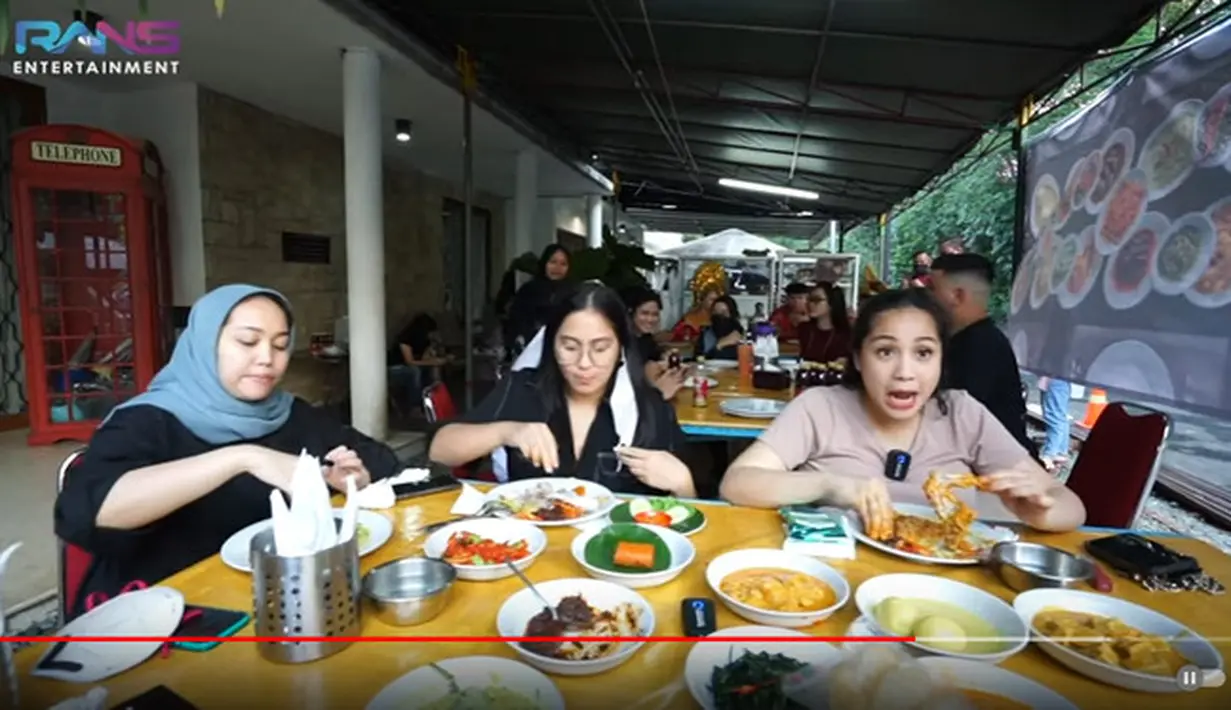 Nagita Slavina Borong Nasi padang (Youtube/Rans Entertainment)