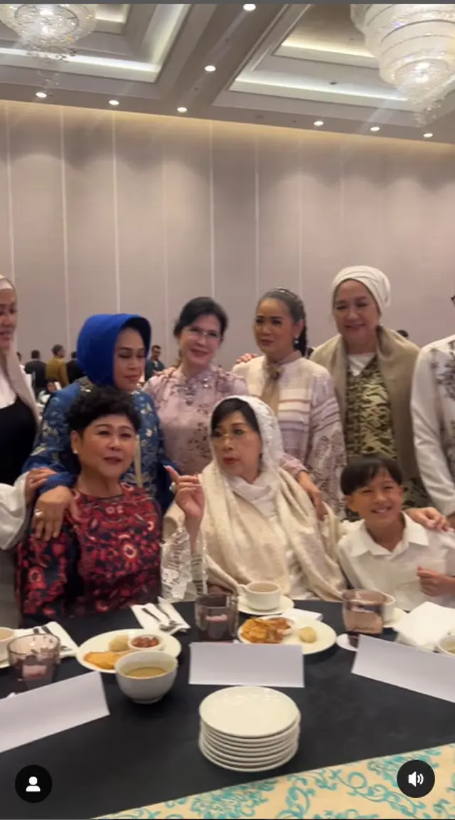 Titiek Puspa hadiri undangan SBY dan kumpul bareng seleb senior sebelum sakit, ini 6 potretnya