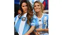 Suporter Cantik Argentina terlihat  antusias menyaksikan partai Chili vs Argentina pada ajang Copa Amerika Centenario 2016 di Stadion at Levi's, Santa Clara, Amrika Serikat, (7/6/2016) WIB. (AFP/Josh Edelson)