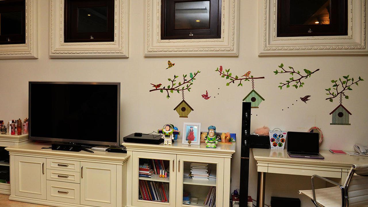 Meja TV Kayu Jati Minimalis Modern, Perpaduan Elegan Fungsi dan Estetika