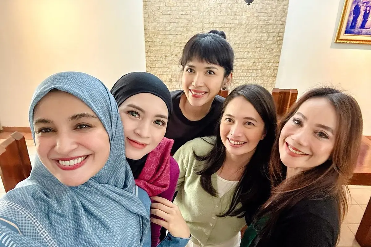 6 Potret Gaya Reuni Para Cast Cinta Fitri, Tetap Kompak usai 12 Tahun Berpisah