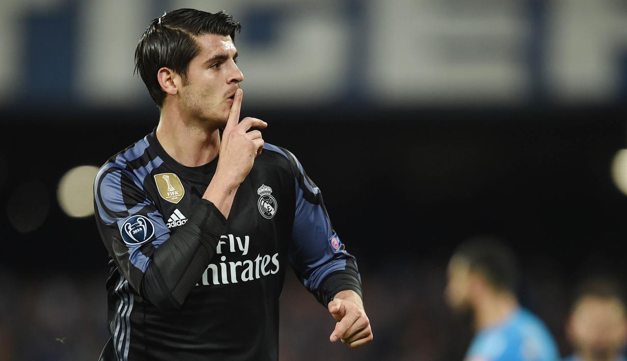 Alvaro Morata akhirnya resmi menjadi pemain Chelsea. Penyerang asal Spanyol tersebut sepakat menandatangani kontrak hingga 30 Juni 2022 bersama The Blues. (AFP/Filippo Monteforte)