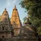 Perbedaan Kerajaan Hindu dan Budha: Panduan Lengkap dari Kepercayaan, Sistem Kasta, hingga Arsitektur Candi
