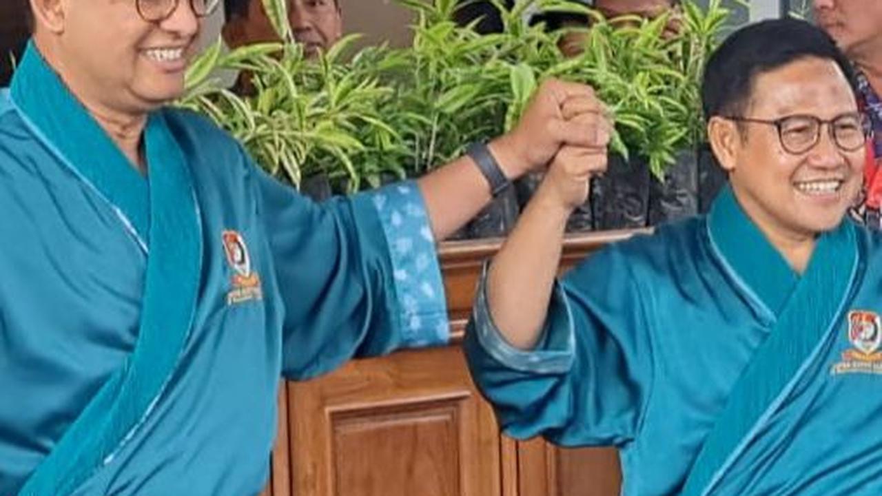 Keduanya tampak semringah. Baik Anies dan Cak Imin terus mengumbar senyum saat kamera wartawan diarahkan ke keduanya.<br>