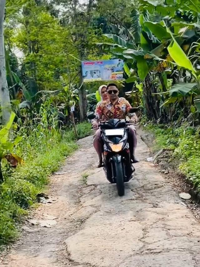 7 Momen Hengky Kurniawan Hadiri Pernikahan Warga, Seru Naik Motor di Jalan Persawahan