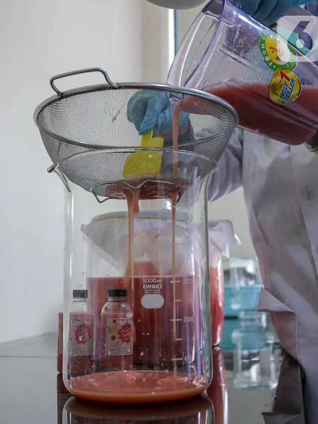 Tim Peneliti Kimia LIPI, Puspitek Serpong mengembangkan fermentasi jambu merah yang dapat meningkatkan daya tahan tubuh selama masa Pandemi Covid-19.
