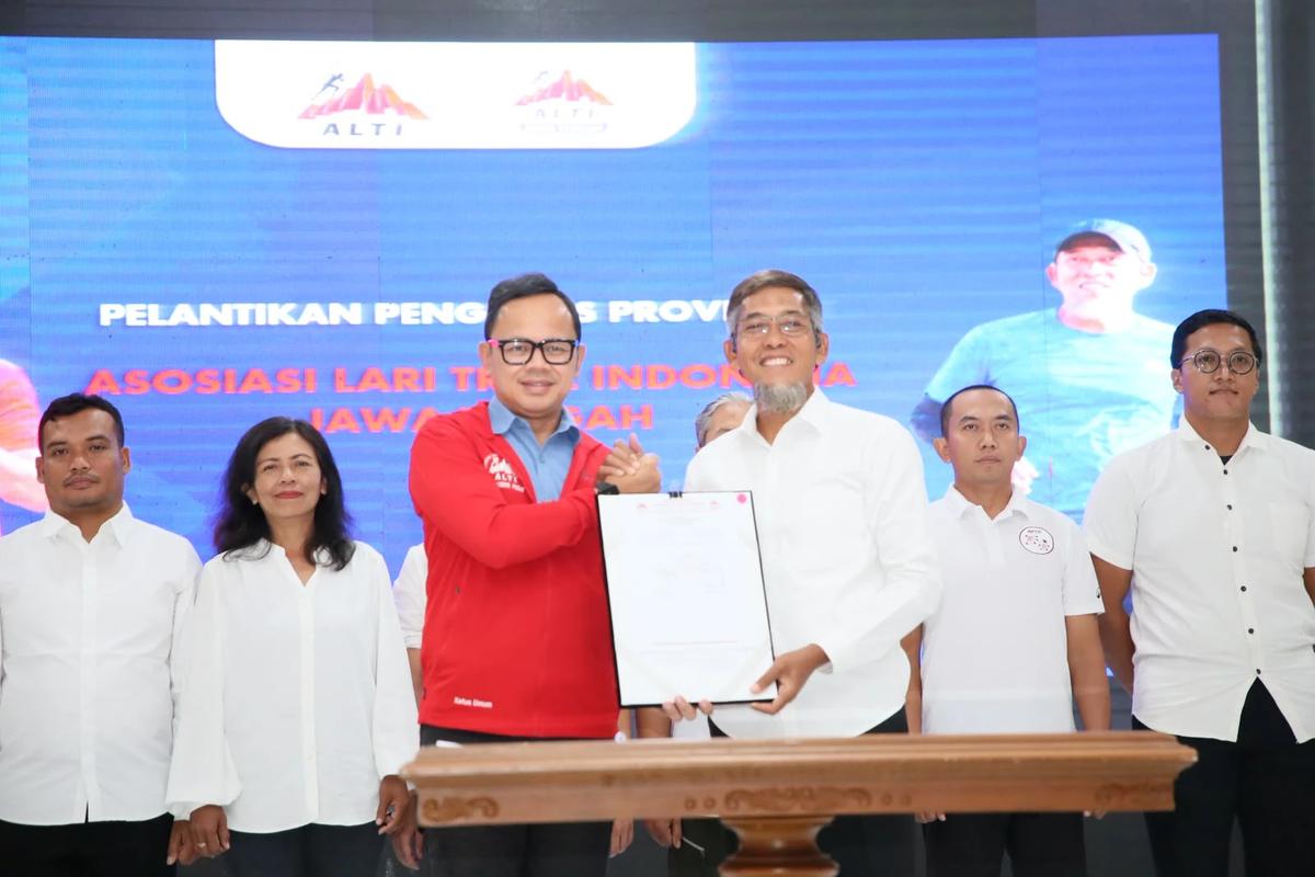 Wamendagri Bima Lantik Pengurus ALTI Jawa Tengah, Dorong Trail Run Jadi Penggerak Ekonomi Daerah
